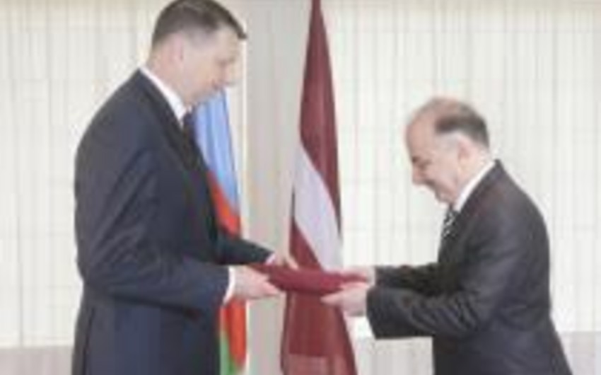 Посол Азербайджана в Латвии вручил верительные грамоты президенту этой страны - ФОТО
