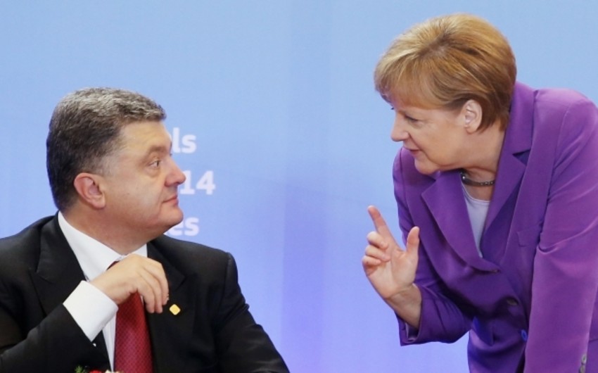 Порошенко и Меркель договорились о встрече глав МИД нормандской четверки