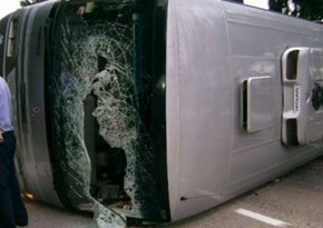 A bus, carrying Arab tourists overturned in Aghsu, 7 injured - LIST