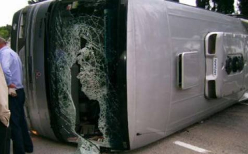Ağsuda içərisində ərəb turistlərin olduğu sərnişin avtobusu aşıb, 7 nəfər yaralanıb - SİYAHI