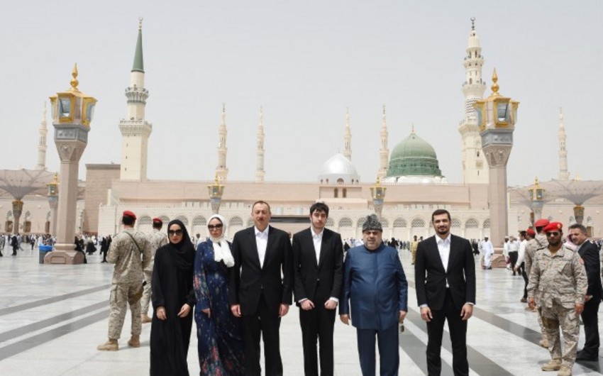 ​Президент Ильхам Алиев посетил мечеть Пророка в Медине