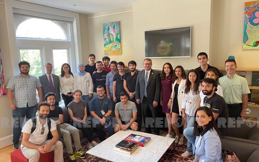 Хазар Ибрагим встретился с азербайджанскими студентами в США  