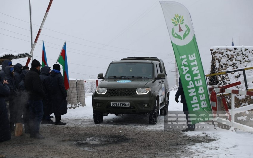 По дороге Ханкенди - Лачын беспрепятственно проехали 62 автомобиля российских миротворцев