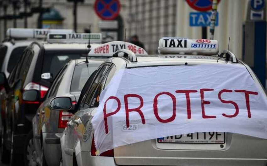 В Варшаве таксисты пытаются заблокировать центр города, протестуя против низких тарифов