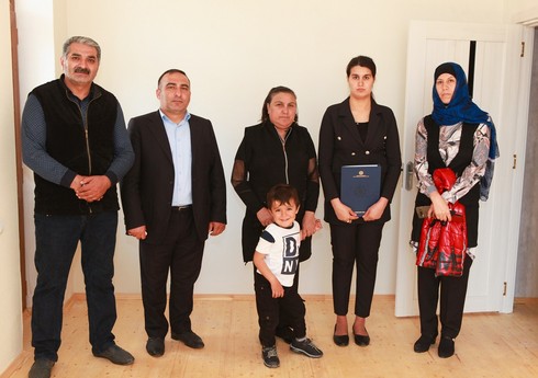 Группе семей шехидов и инвалидам Карабахской войны предоставлены квартиры