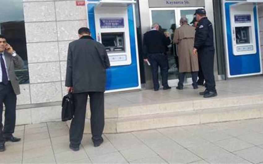 İstanbulda banka silahlı basqın olub, iki nəfər yaralanıb