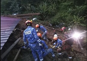 В Малайзии в результате схода оползня погибли 16 туристов