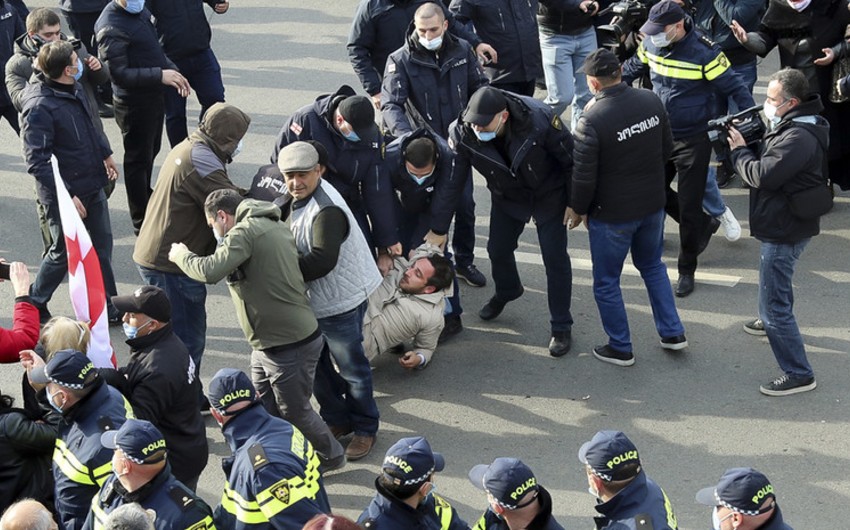 В Грузии задержаны 15 человек на митинге в поддержку Саакашвили