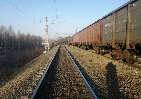 В Волгоградской области столкнулись поезд и самосвал, пострадали около 140 человек