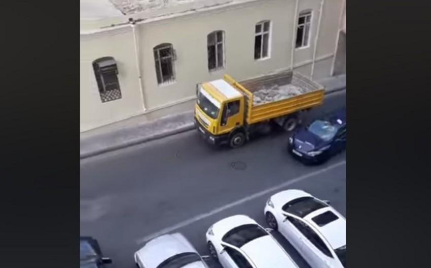 В Баку работники исполнительной власти умным способом избавляются от мусора - ВИДЕО