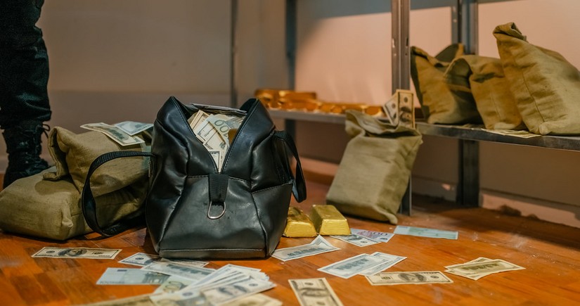 Bakıda içərisində 17 800 manat pul olan çanta oğurlanıb