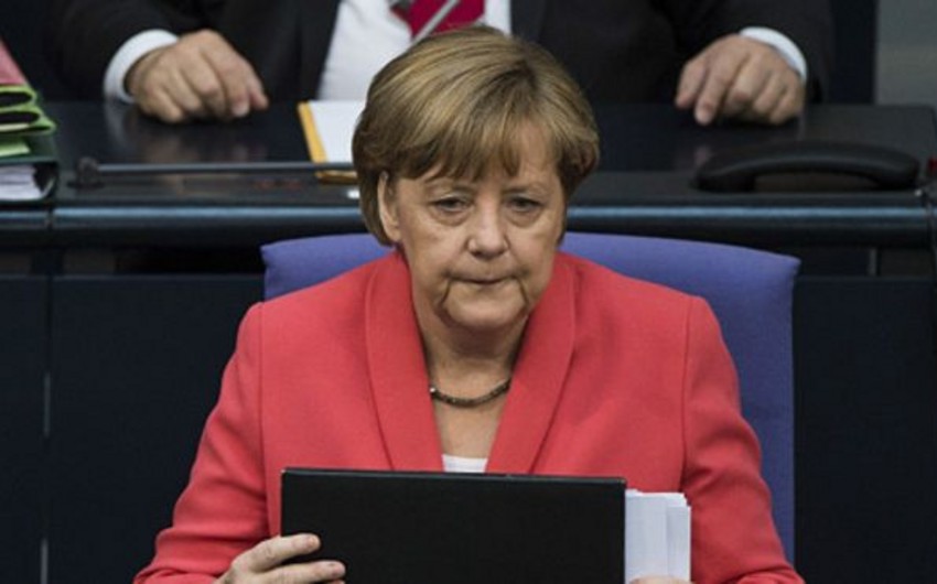 Merkel: Yunanıstanla razılaşma AB sammitindən əvvəl əldə olunmalıdır