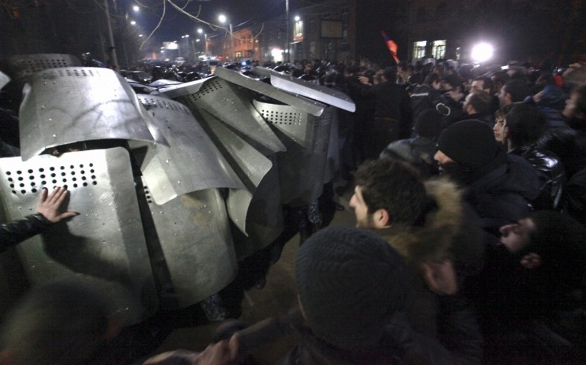 ​Police breaks up the rally in Yerevan