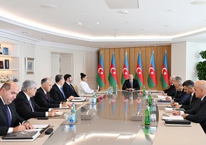 President Ilham Aliyev delivers speech at meeting on economic issues