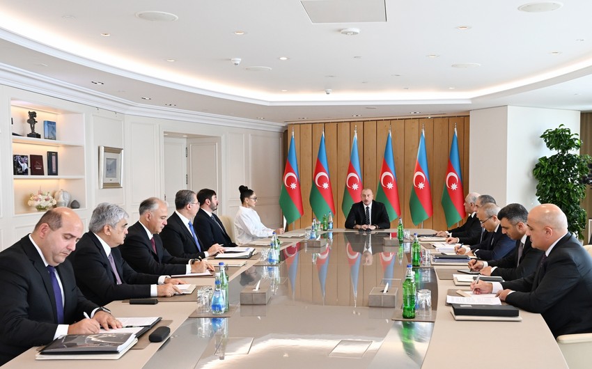 President Ilham Aliyev delivers speech at meeting on economic issues