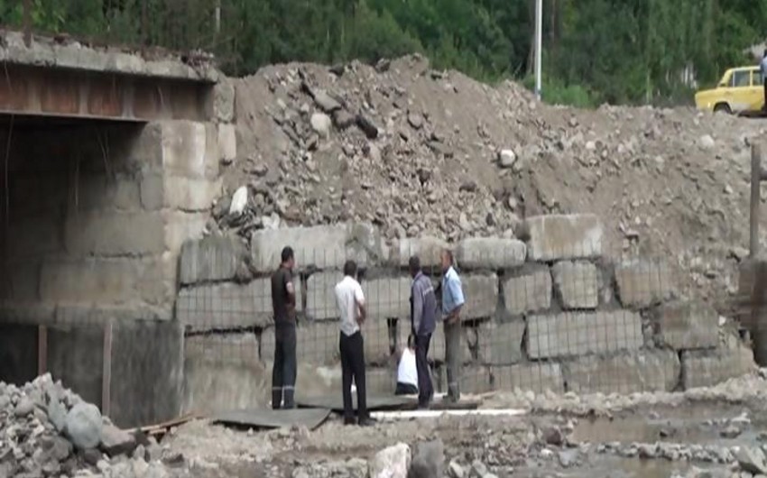 ​В прифронтовом селе Товузского района приступили к ремонту разрушенного моста