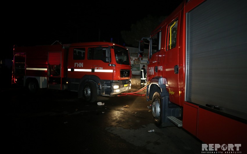 В жилом доме в Баку произошел пожар, жильцы эвакуированы