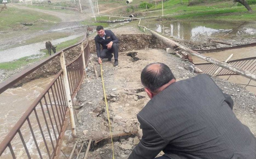 В Азербайджане обрушились три моста над рекой - ФОТО