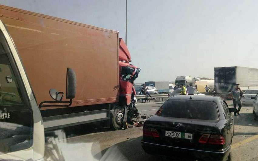 Уснувший за рулем водитель стал причиной тяжелой аварии в Баку - ФОТО - ОБНОВЛЕНО