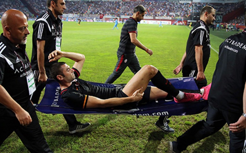 Türkiyə millisinin və Qalatasarayın futbolçusu Burak Yılmaz ciddi zədələnib