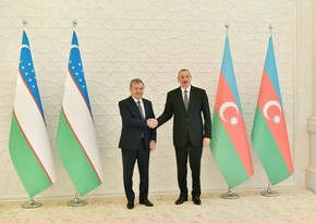 Президент Азербайджана поздравил узбекского коллегу 