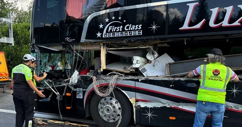 В Турции экскурсионный автобус попал в ДТП, есть пострадавшие