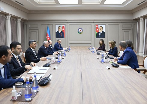 Али Асадов встретился с вице-президентом ВБ по региону Европы и Центральной Азии 