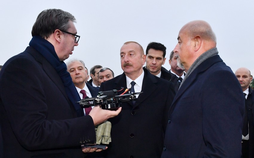 Президенты Ильхам Алиев и Александар Вучич осмотрели военную технику и оборудование