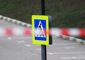 В Баку автомобиль сбил школьника
