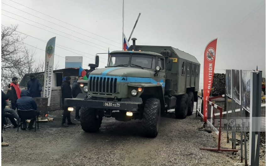 По дороге Ханкенди-Лачын беспрепятственно проехали 45 автомобилей российских миротворцев