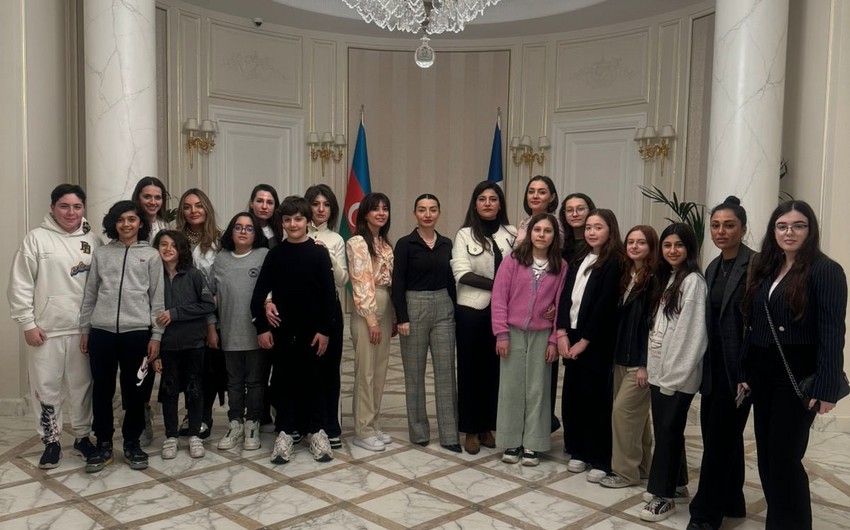 Leyla Abdullayeva meets with group of students of Dunya school in Paris