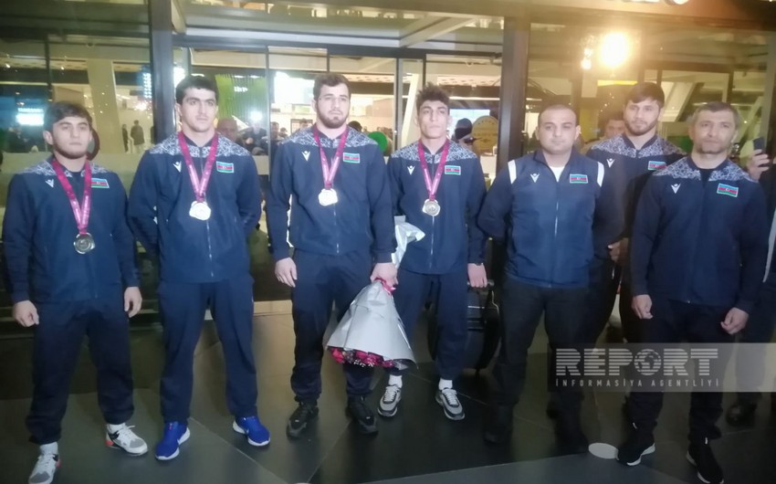 Avropa çempionatında 4 medal qazanan yunan-Roma güləşçiləri Vətənə qayıdıblar