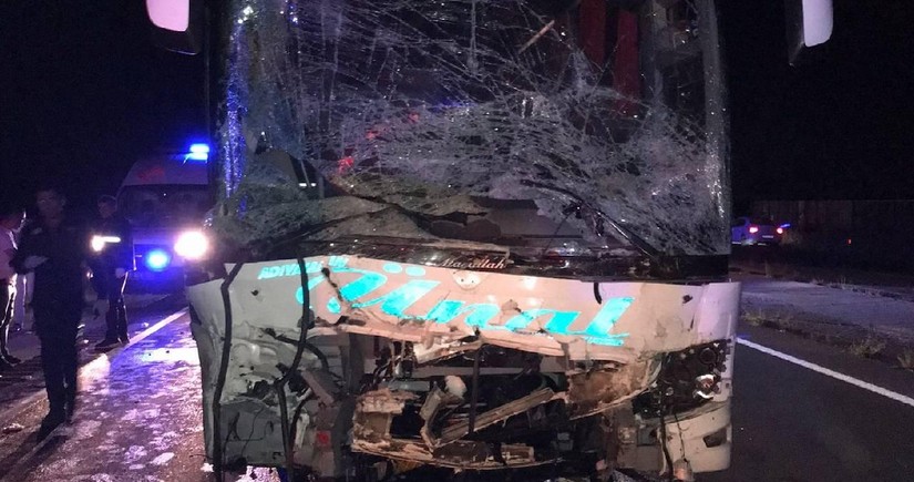 Türkiyədə avtobus qəzaları olub, 2 nəfər ölüb, 25 nəfər yaralanıb