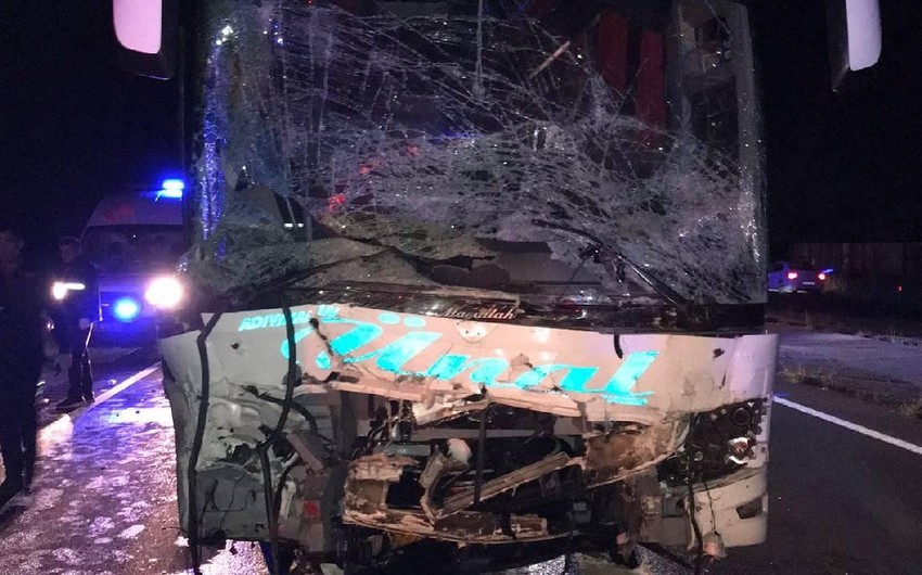 2 killed, 25 injured in Türkiye bus crashes