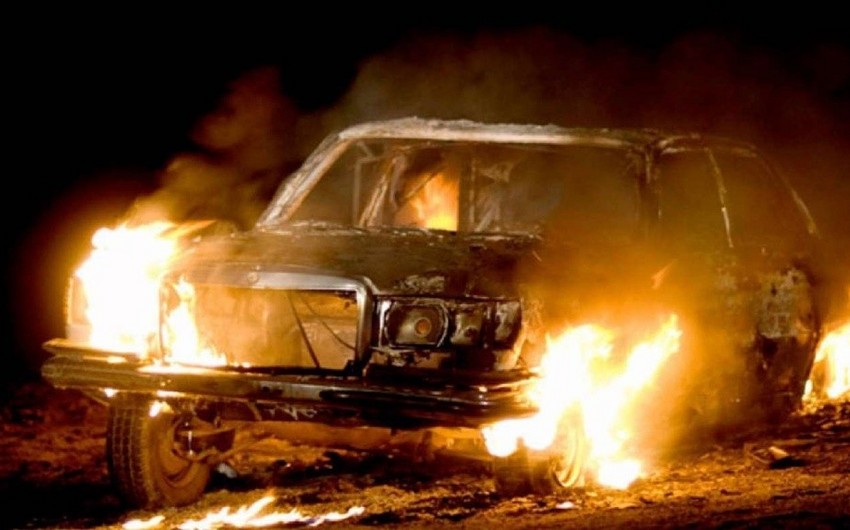 В Астаре сгорел автомобиль, пострадали 3 человека