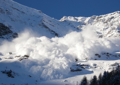 В Болгарии на горнолыжном курорте сошла лавина