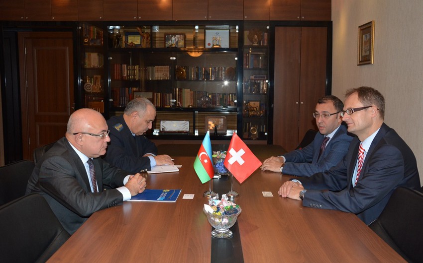 Посол Швейцарии встретился с главой Государственного таможенного комитета Азербайджана