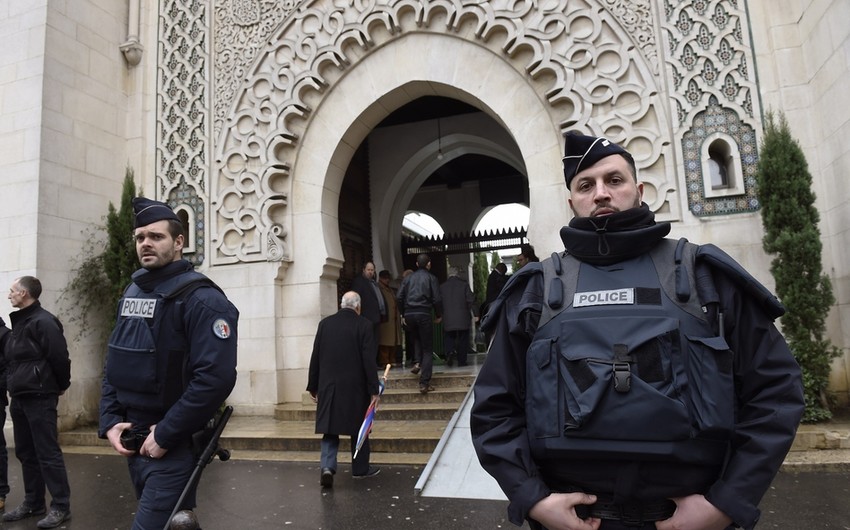 Во Франции усилили охрану религиозных объектов 