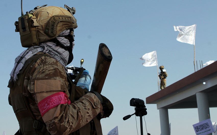 Taliban rəsmi olaraq Əfqanıstanın üçrəngli bayrağını qadağan edib 