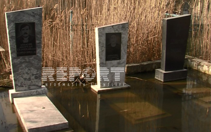 В Баку на кладбище стекают сточные воды - ФОТО