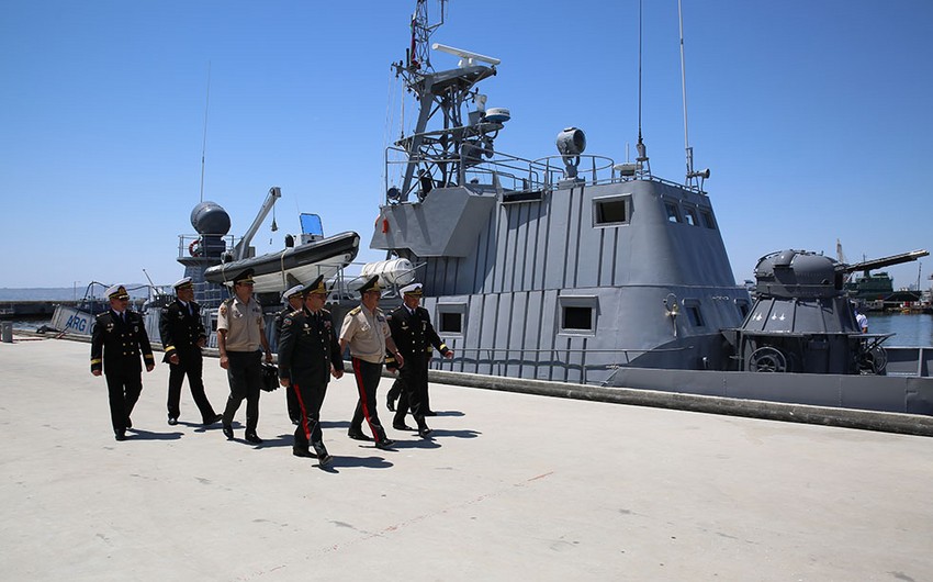 Министр обороны посетил Учебно-тренировочный комплекс на базе Военно-морских сил