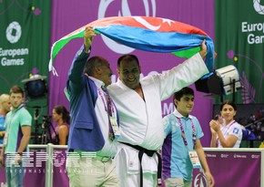 Prezident İlham Əliyev Paralimpiyaçı cüdoçu İlham Zəkiyevə qızıl medalı təqdim edib