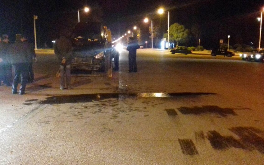 В Мингячевире столкнулись два легковых автомобиля - ФОТО