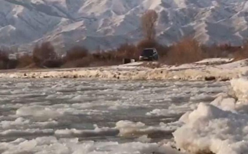 Kyrgyzstan's “never-freezing” lake shrouded in ice