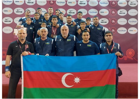 Сборная Азербайджана по греко-римской борьбе получила первенство чемпионата Европы U-15