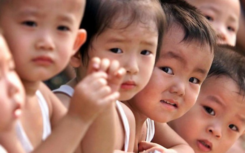 Çində bir ailənin 3 uşaq sahibi olmasına icazə verilib 