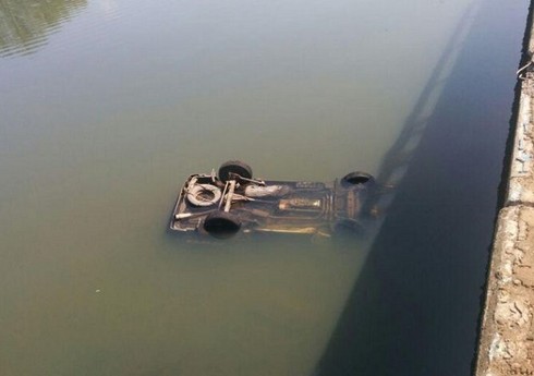 В Гёйгеле автомобиль упал в реку, четыре члена одной семьи получили ранения