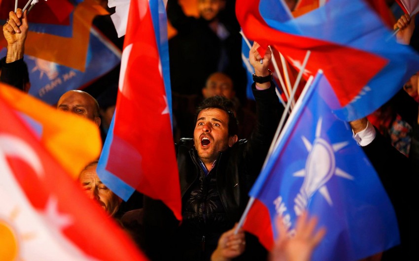 ​Правящая партия Турции побеждает на выборах с 49,36% голосов