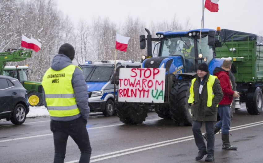 Polish farmers protest at 2 checkpoints on border with Ukraine