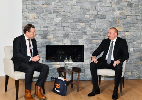 Президент Азербайджана Ильхам Алиев находится с визитом в Швейцарии, встретился с главой Damen Shipyards